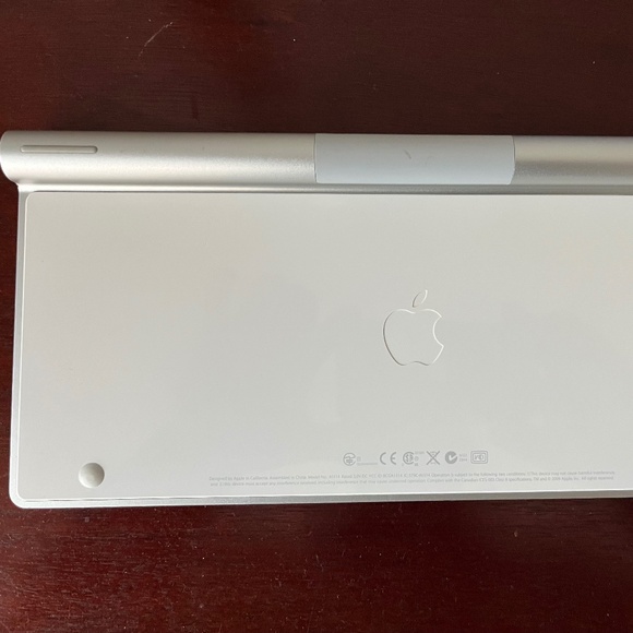 *READ DESCRIPTION *Apple A1314 Bluetooth Wireless Keyboard. - Picture 5 of 7